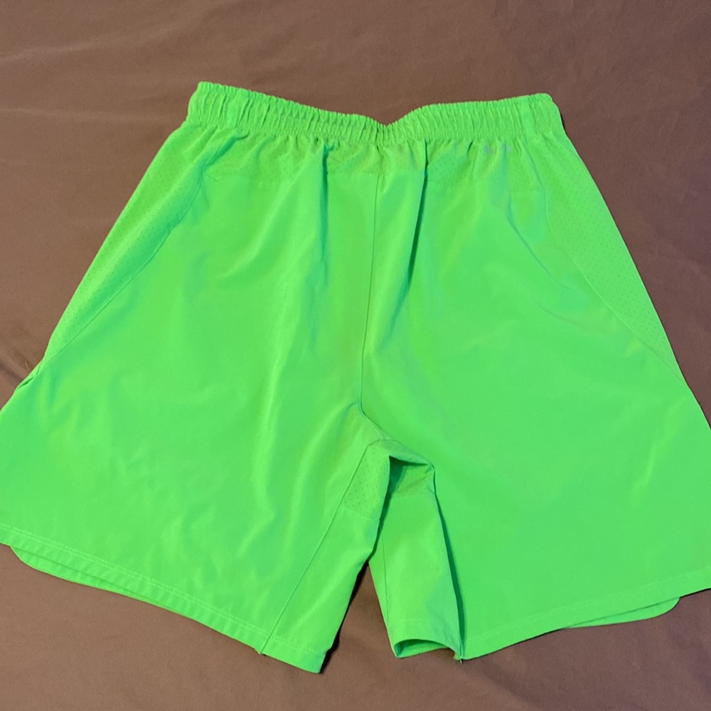 ♥️SOLD!!♥️ Mens lime green Nike shorts drifit with pockets size large - Picture 6 of 6